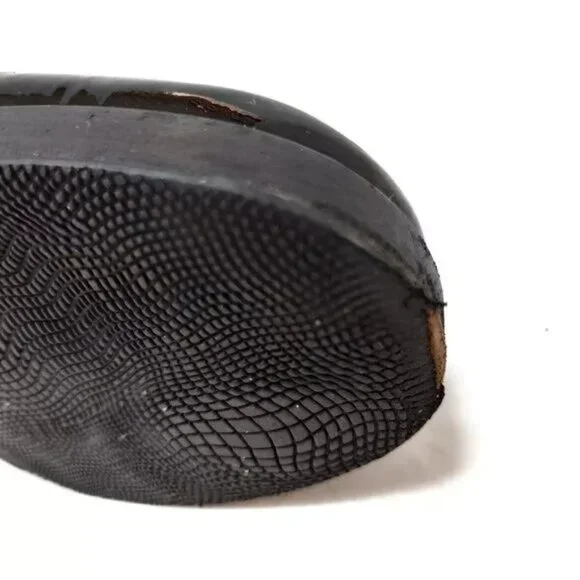 100% Authentic CHANEL Black White Patent Leather Women's Shoes 680-101824 - Picture 5 of 7